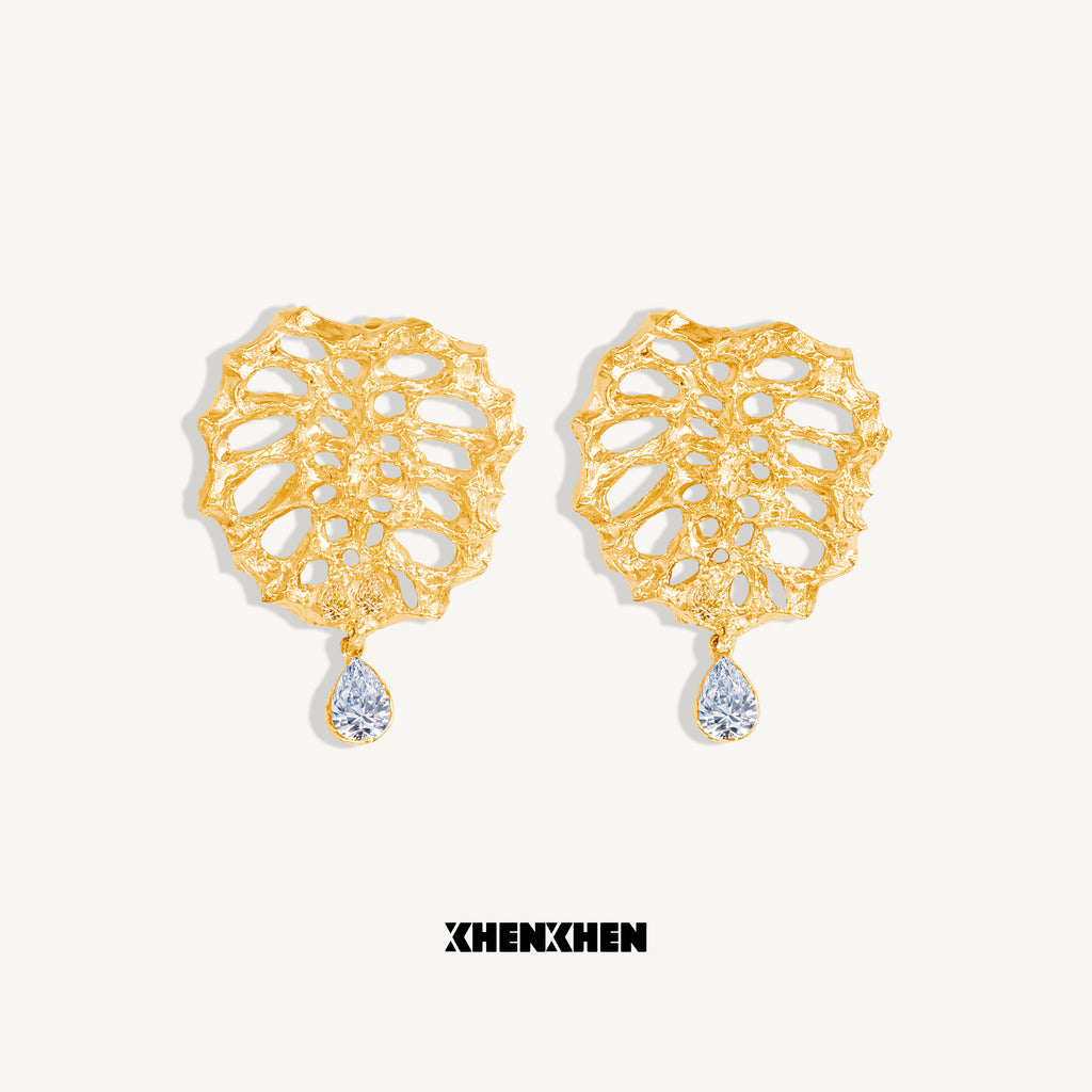 Tortoise leaf pendant Metal ear studs