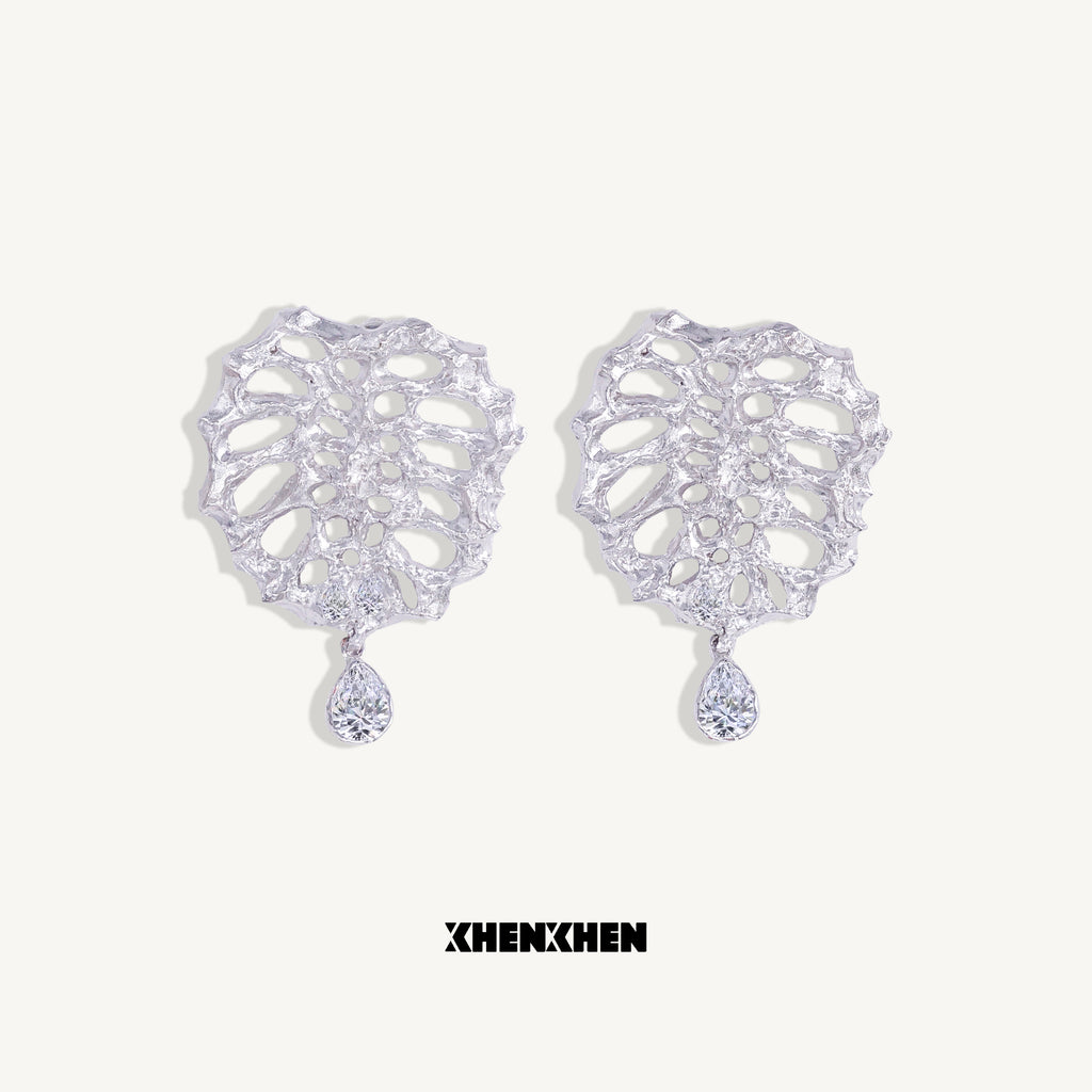 Tortoise leaf pendant Metal ear studs