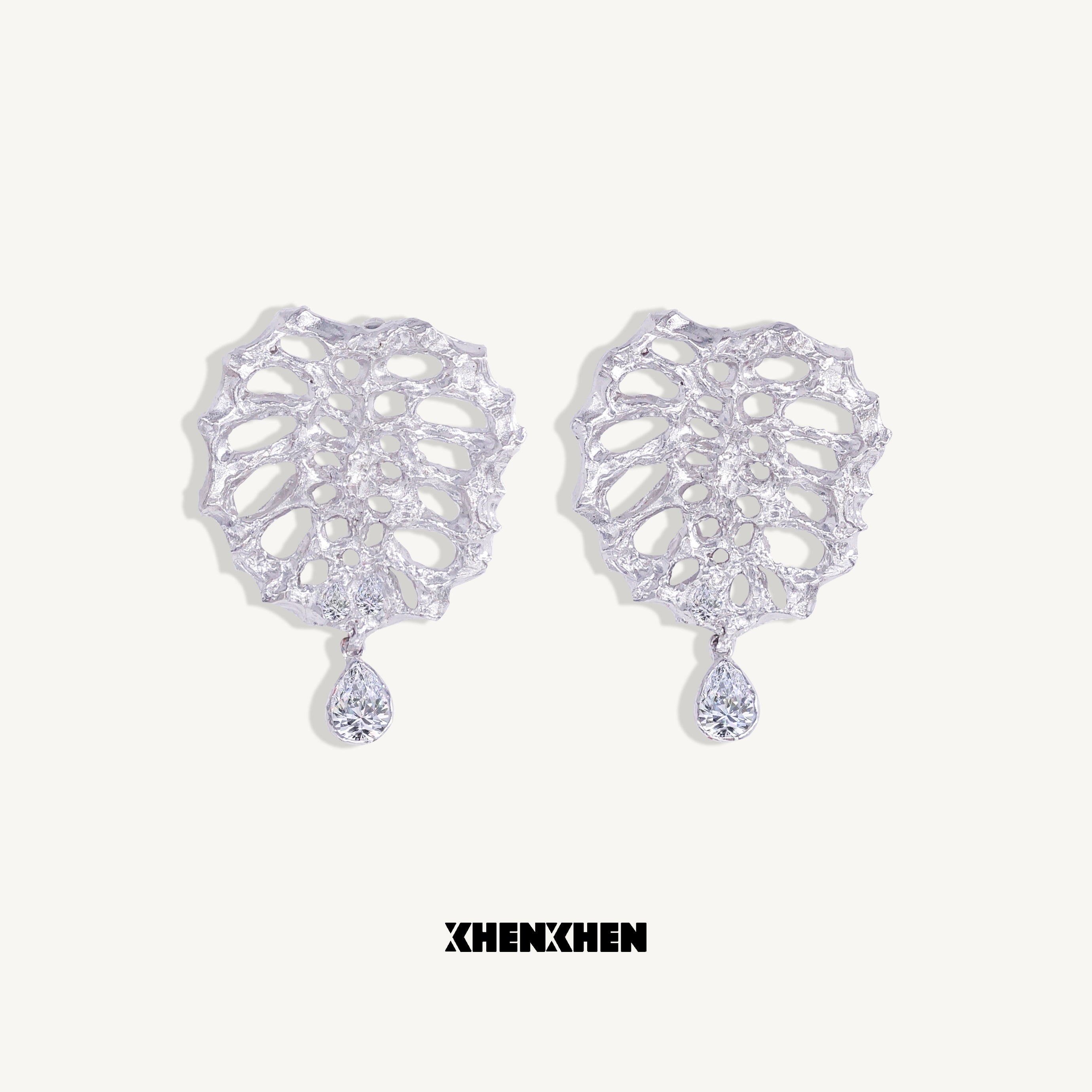 Tortoise leaf pendant Metal ear studs