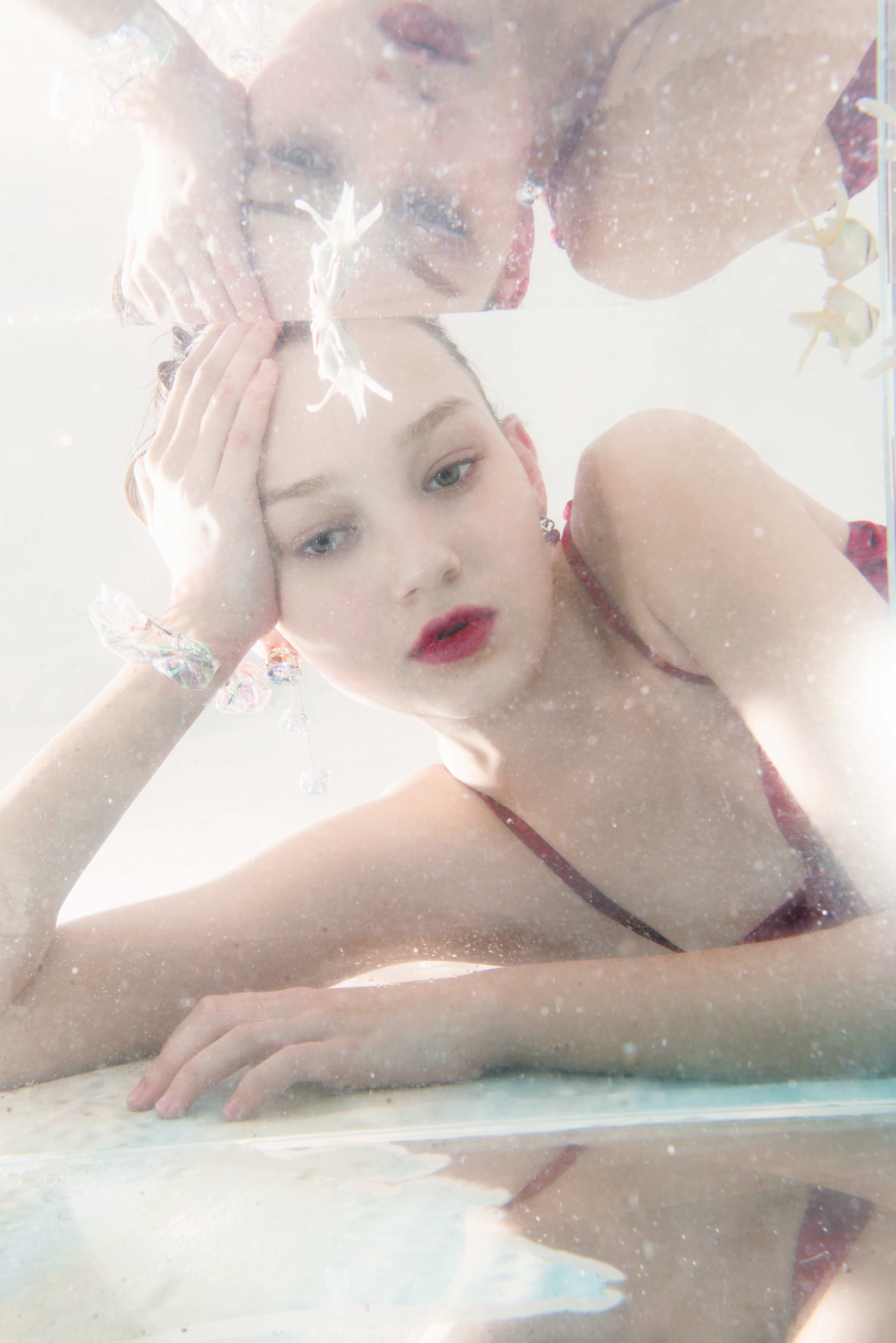 Asymmetrical crystal earrings for aquarium enthusiasts